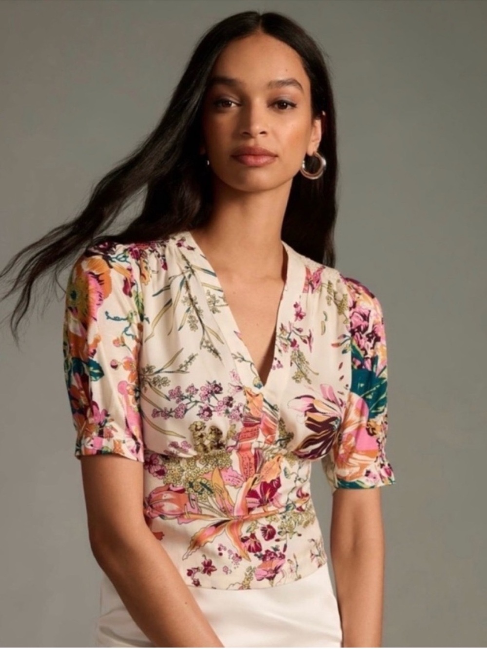 ·Anthropologie· Tiny Floral V-Neck Short Sleeve Blouse Shirt Petite